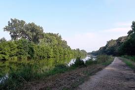 Hike from Bridge 52 to Bridge 56 on Hennepin feeder canal trail 