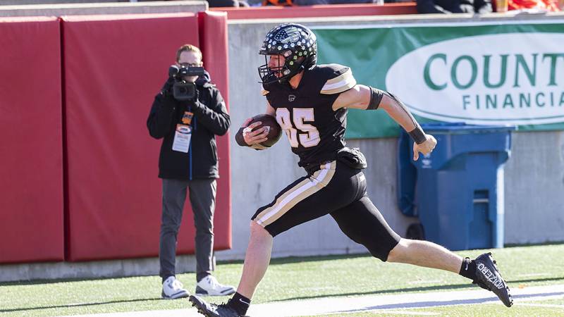 Aiden Wild scores 5 touchdowns, Lena-Winslow routs Brown County for first title since 2022