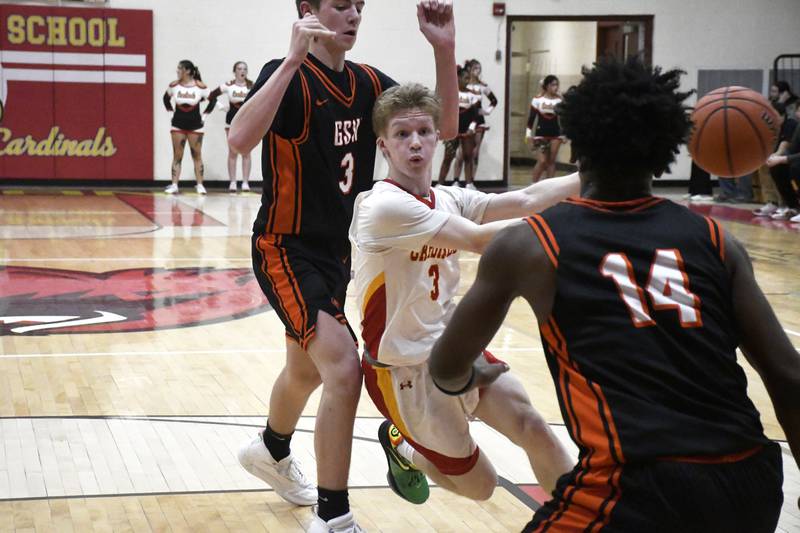 St. Anne's Brigham Hays throws a no-look pass during St. Anne's 52-45 victory over Gardner-South Wilmington on Tuesday, January 13, 2026.