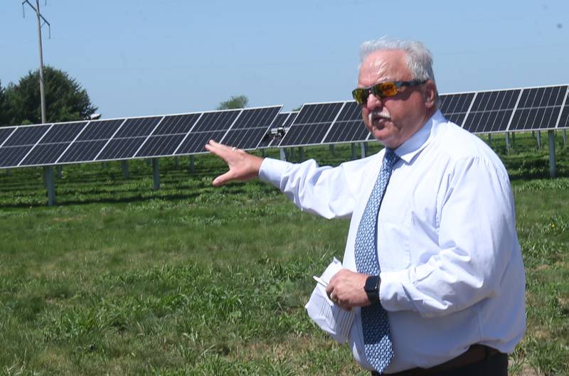 Illinois Municipal Electric Agency (IMEA) President Jim Ellis speaks during a ribbon-cutting of a 1-megawatt generating solar farm on Monday, June 23, 2025, at the intersection of Peggy Land and Epperson Road in Princeton.