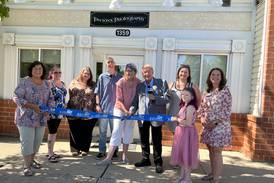 Batavia Chamber of Commerce celebrates new location of Payton’s Photography