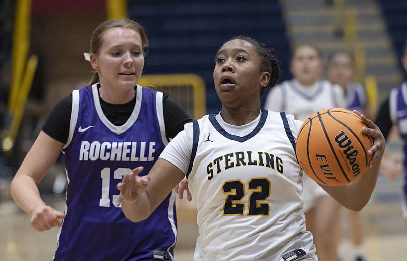 Sterling’s Joslyn Green drives to the hoop against Rochelle Tuesday, Jan. 6, 2026.