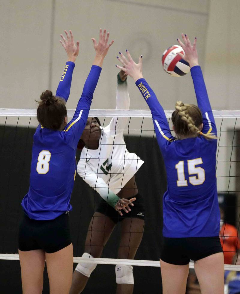 Brian Hill/bhill@dailyherald.com
Waubonsie Valley’s Naomi Dowd (12) and Wheaton North Audrey Brcka (8) Olivia Zamis (15) Saturday September 17, 2022 in Warrenville.