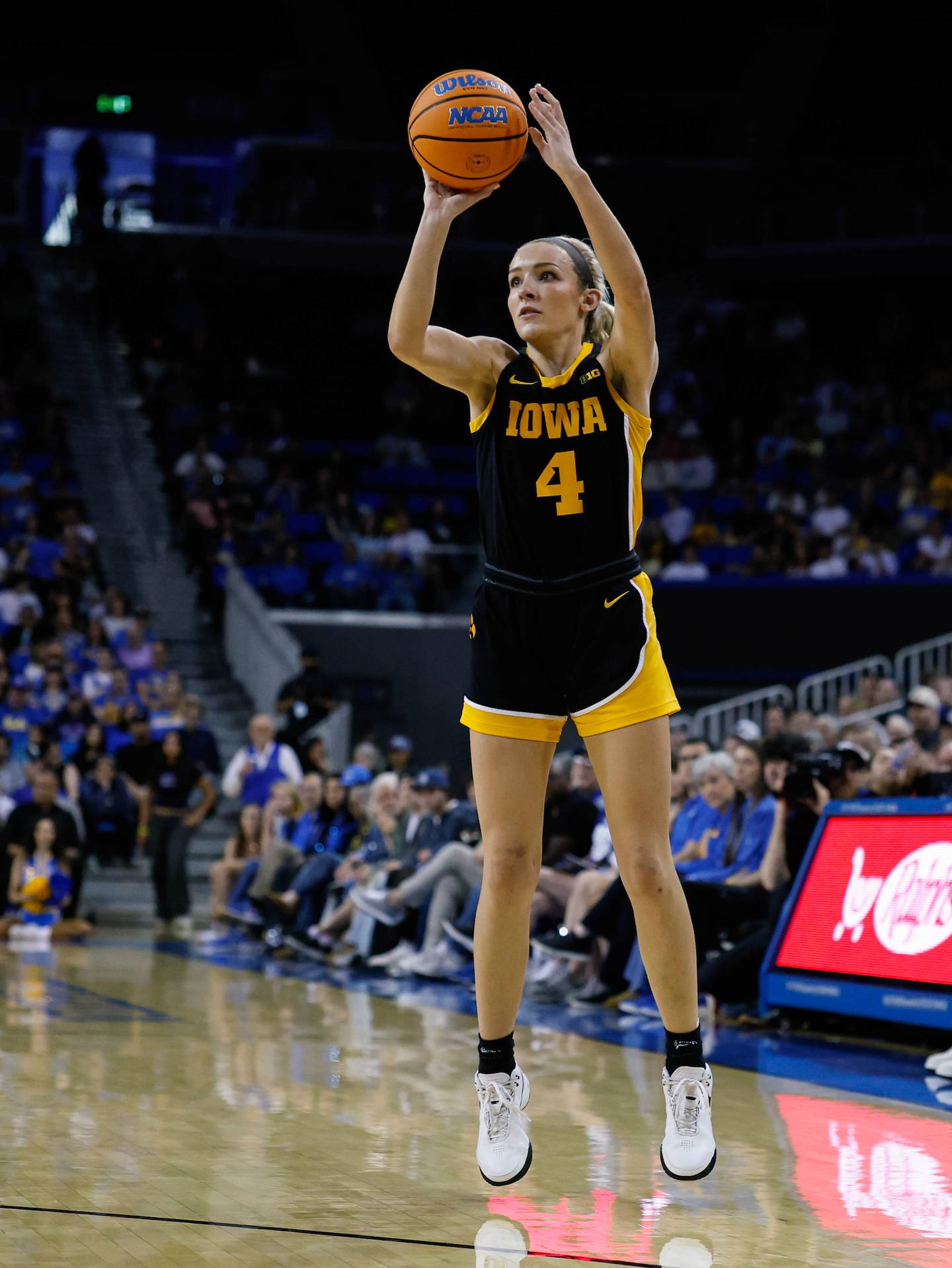Iowa guard Kylie Feuerbach (4) shoots against UCLA onFebruary 1, 2026 at Pauley Pavilion in Los Angeles. (Brian Ray/hawkeyesports.com)