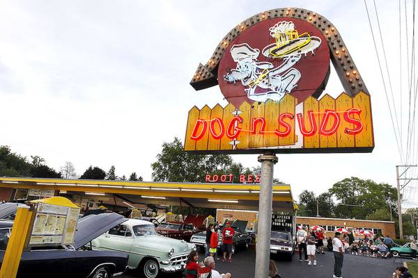 These Illinois drive-up restaurants offer a nostalgic summer experience