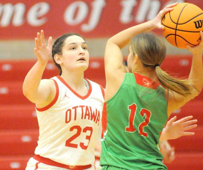 Ottawa's Mary Stisser eyes the ball as she defends La Salle-Peru's Phoebe Shetterly on Friday, Dec. 13, 2024, at Kingman Gym.