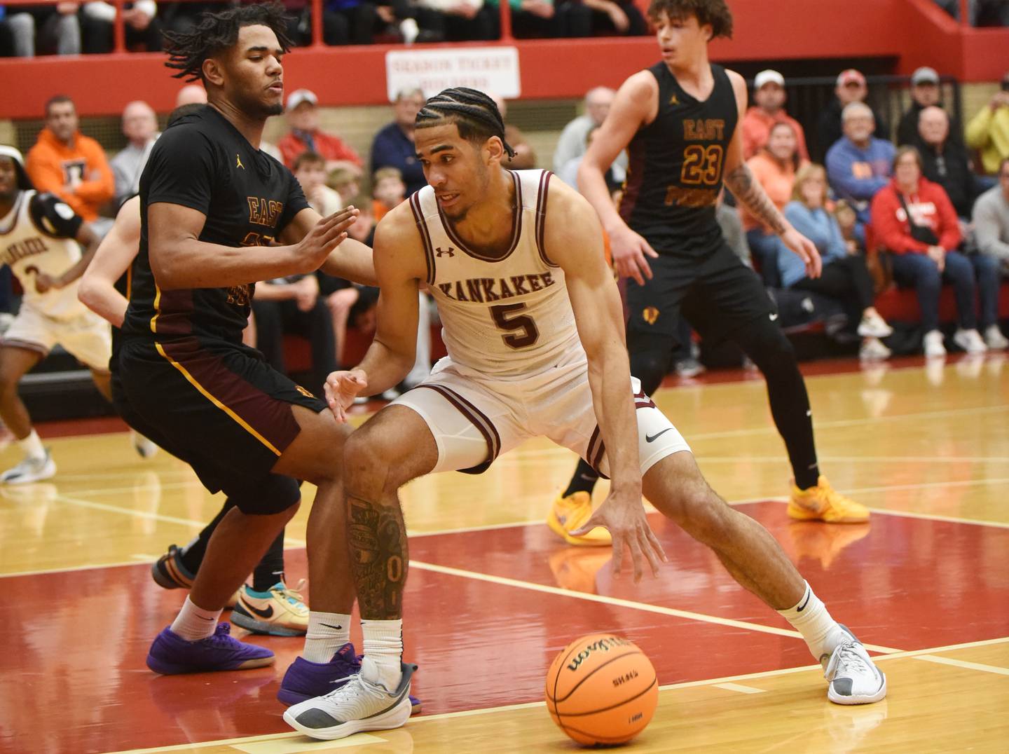 Kankakee's EJ Hazelett (5) makes a post move while East Peoria's Kaylen Hardy defends during the IHSA Class 3A Ottawa Sectional semifinals Wednesday, March 4, 2026.