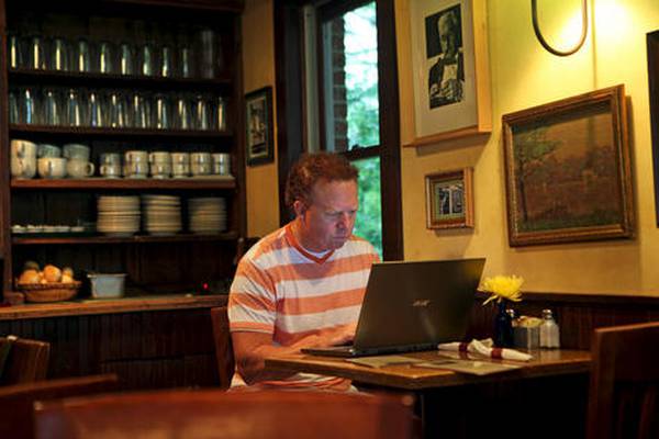 St. Charles library to host bestselling author