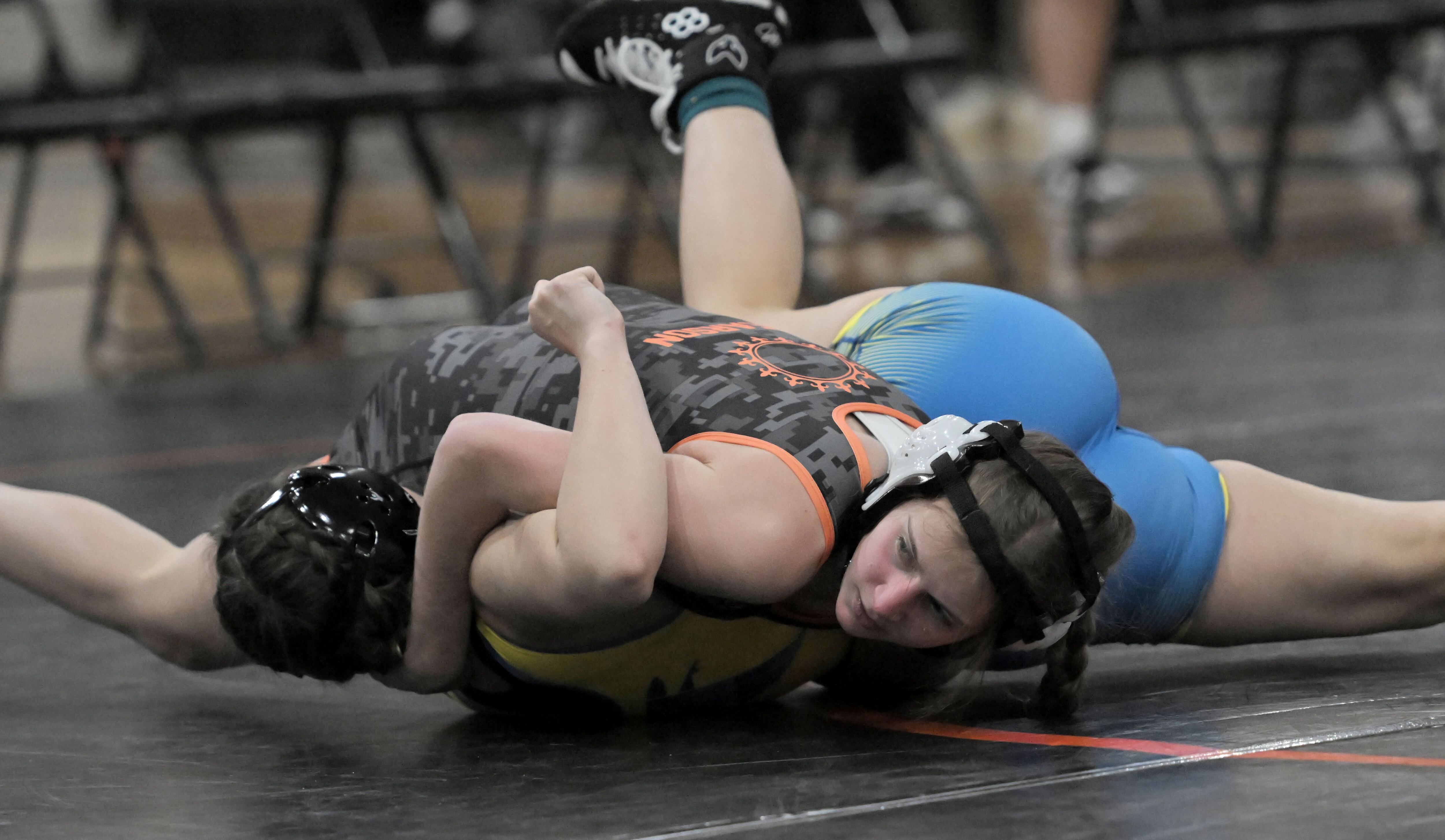St. Charles East girls use six consecutive falls to win first ever home  dual over Wheaton North – Shaw Local
