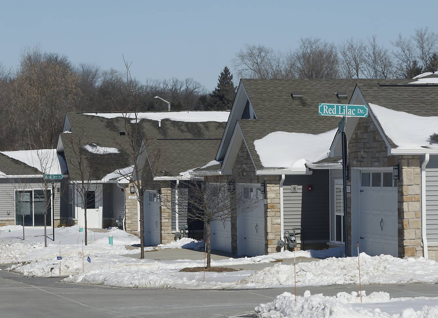 McShane Construction Company has completed construction of the Redwood Crystal Lake in Crystal Lake a new neighborhood of 124 single-story apartments in Crystal Lake for Redwood Living, Inc.