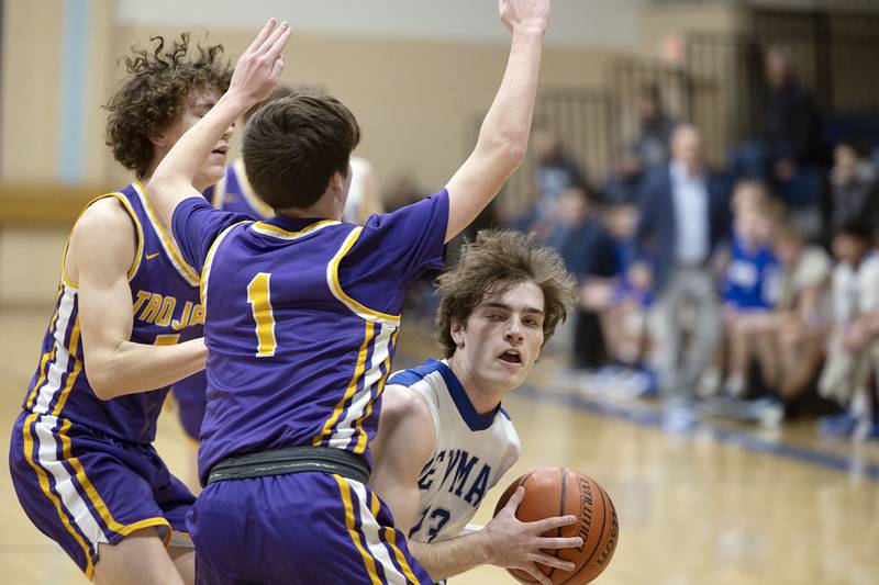 Newman’s Nolan Britt works against Mendota Tuesday, Jan. 31, 2023.