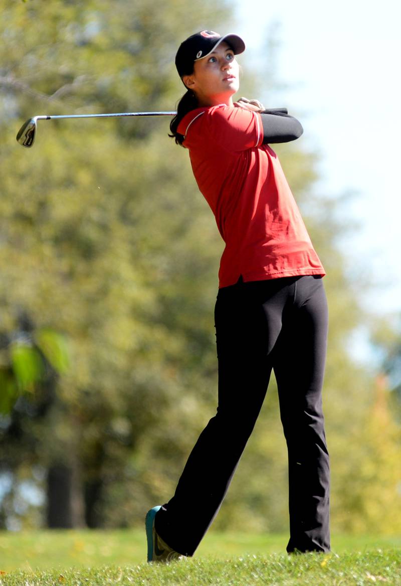 Oregon's Sarah Eckardt watches her drive at the 1A regional at Wolf Hollow Golf Course in Lena on Tuesday, Oct. 1, 2024.