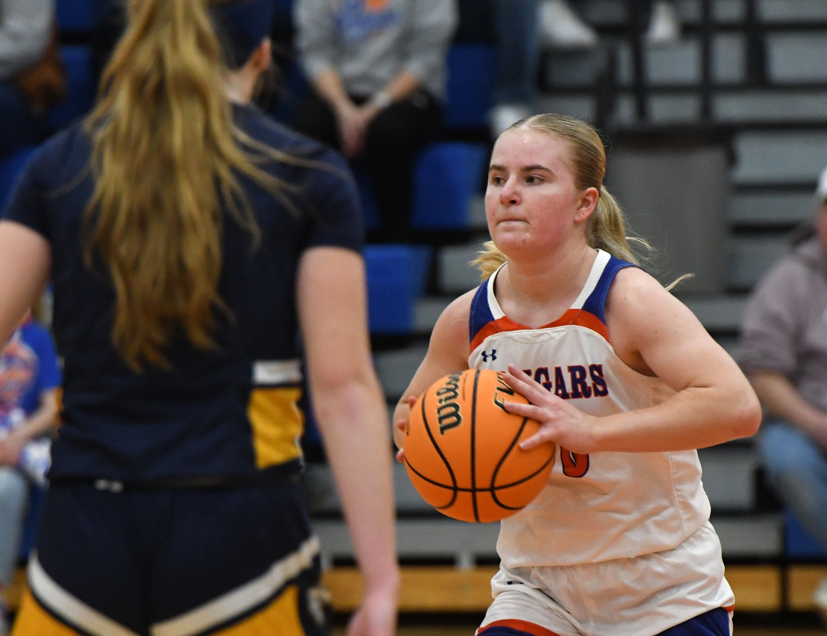 Eastland's Morgan McCullough (30) makes a pass against Polo  on Tuesday, Feb. 10, 2026 at Eastland High School in Lanark.
