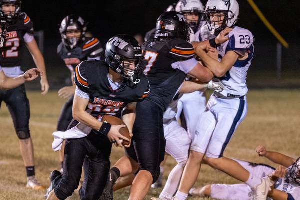 FCW has rare QB1/DE in Brezdyn Simons; Chicagoland Prairie playoff picture: The Times Week 5 Notebook