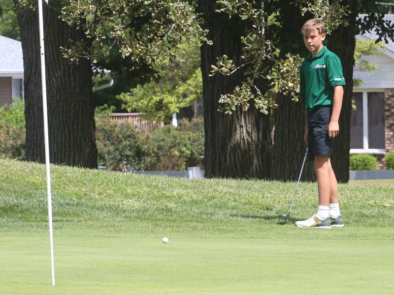 St. Bede's Ty Carls, puts toward the one hole during the Streator Bulldog Invitational on Monday, Aug. 25, 2025 at Eastwood Golf Course in Streator.
