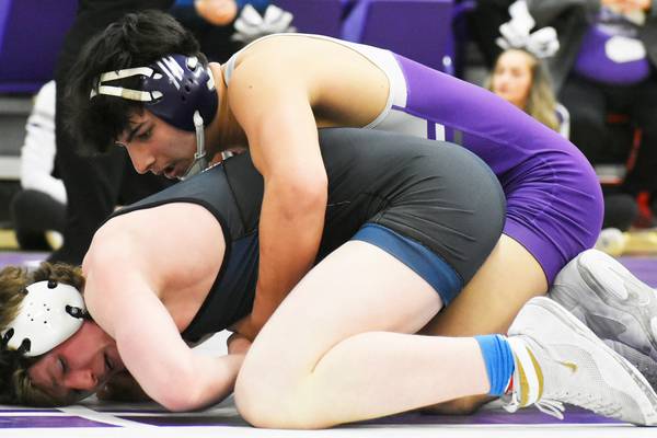 Boys wrestling preview: Roman Villalobos, Rochelle Hubs ready to defend Interstate 8 title