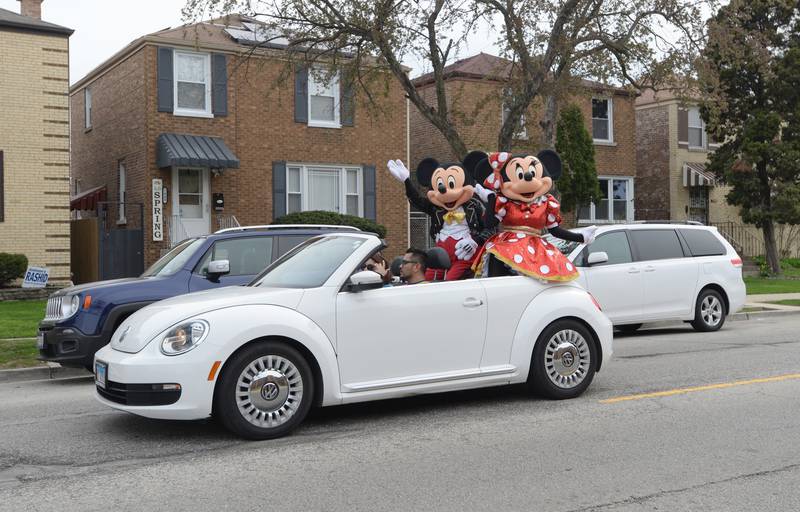 District 98's Dia de los Niños parade travels through Berwyn Friday April 29, 2022.