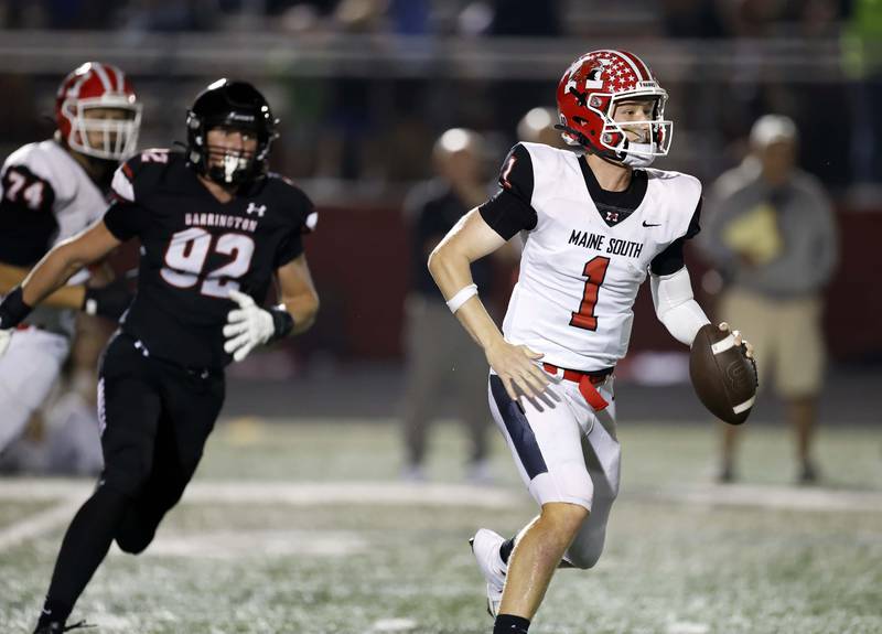 Maine South's Jameson Purcell (1) moves upfield Friday, Sept. 19, 2025 in Barrington.