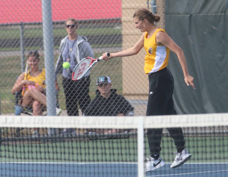 Mendota's Lucie Brandner returns a serve during the Class 1A girls tennis sectionals on Thursday, Oct. 16, 2025 at Ottawa High School.