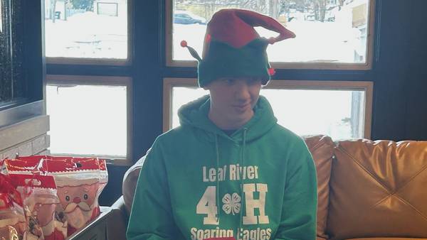 Leaf River Soaring Eagles 4-H Club helps at Breakfast With Santa