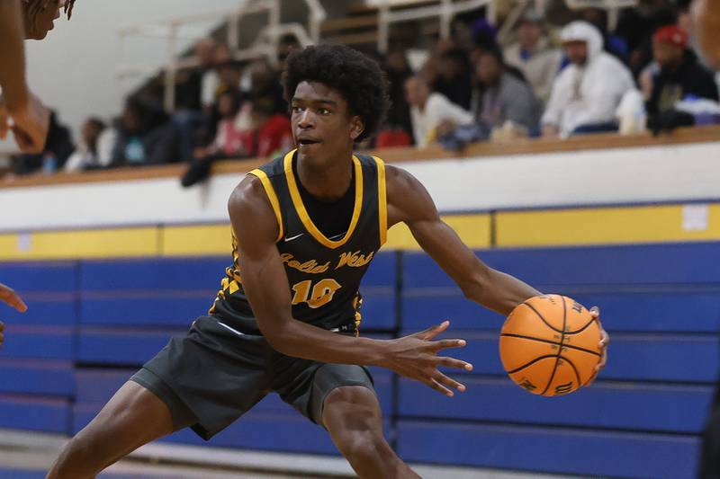 Joliet West’s Abrey Robinson looks for a play against Joliet Central on Thursday, Jan. 15, 2026 in Joliet.