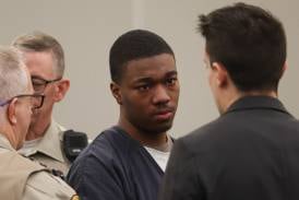 Prosecutors seek to keep Bolingbrook man in jail in triple murder case