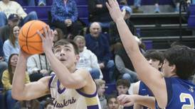 Serena bounces back, grinds out 54-45 win over Marquette
