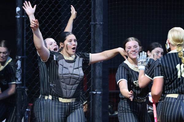 Bella Jacob’s no-hitter against DeKalb gives Sycamore coach Jill Carpenter emotional 400th career win