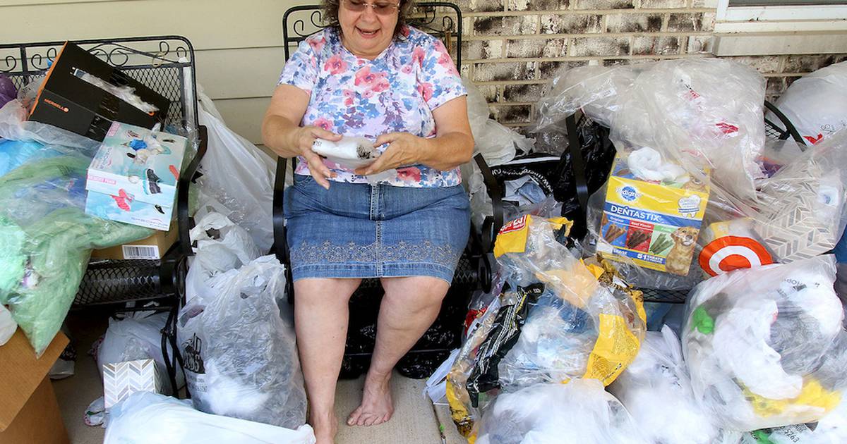 McHenry County residents weave plastic bags into mats for homeless