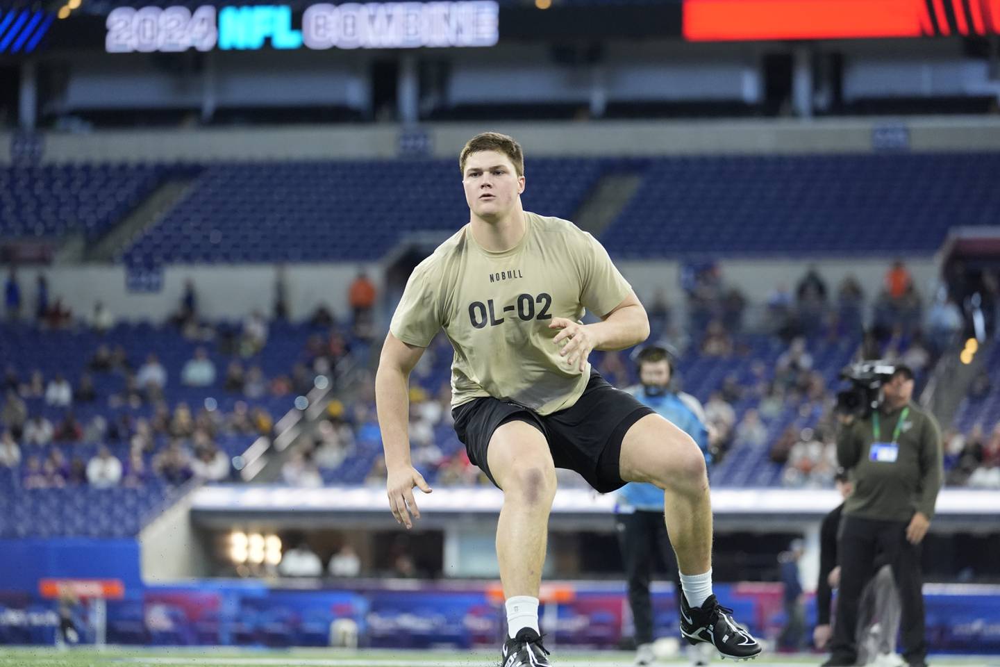 Notre Dame offensive lineman Joe Alt runs a drill at the NFL football scouting combine, Sunday, March 3, 2024, in Indianapolis. (AP Photo/Michael Conroy)