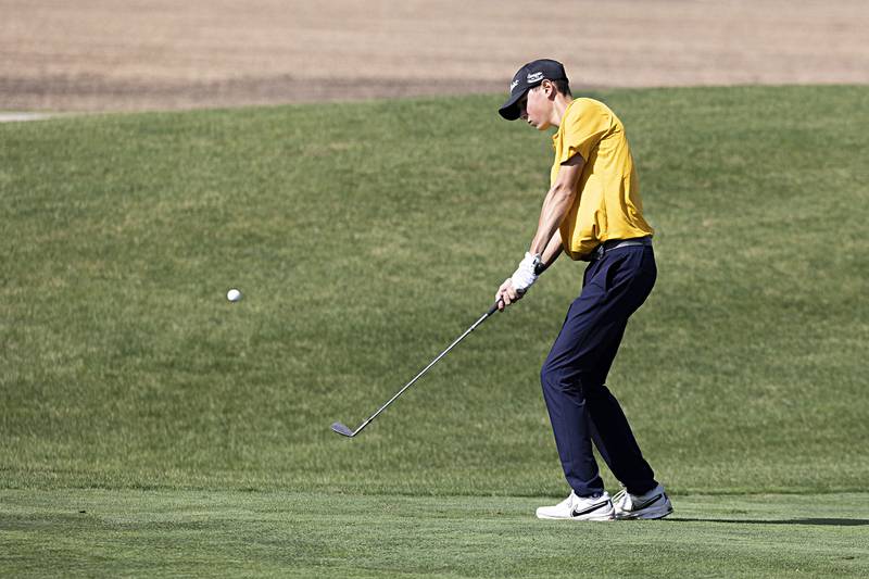 Sterling’s Bryce Hartman chips on #1 Wednesday, Sept. 27, 2023 during the class 2A golf regionals at Deer Valley Country Club.