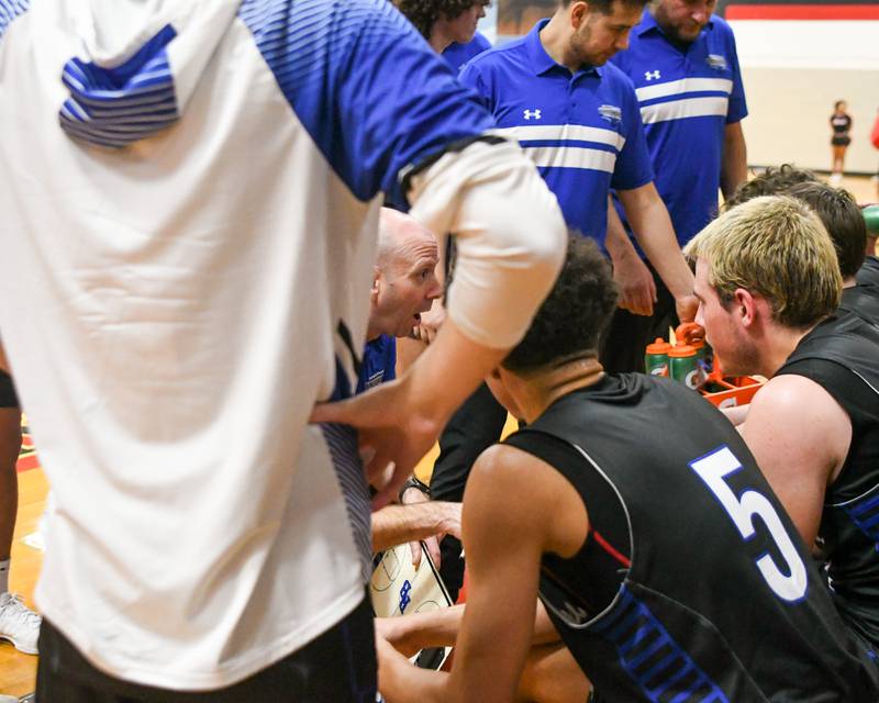 Riverside Brookfield's head coach Michael Reingruber talks with the team during a break in the action on Friday Dec. 19, 2025, while traveling to take on Glenbard East High School.