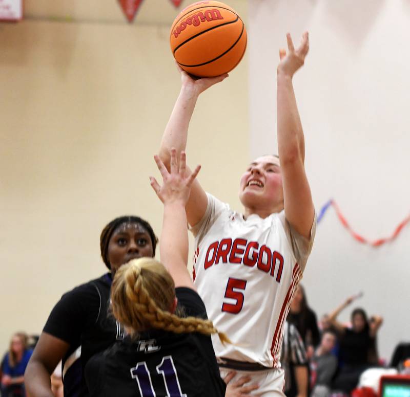 Oregon's Shaylee Davis (5) shoots against Rockford Lutheran on Saturday, Jan. 24, 2026 at the Blackhawk Center in Oregon.