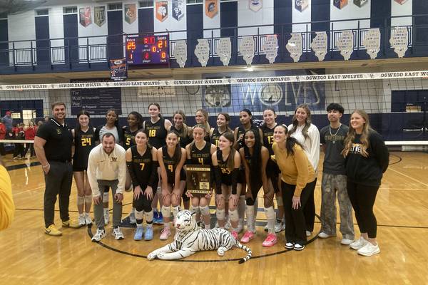 Joliet West wins fourth consecutive regional championship with sweep of Yorkville