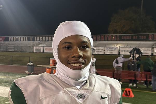 Glenbard West, behind Jamarcus Kelly’s 196 yards and 4 TDs, runs past Hinsdale Central to clinch playoff bid