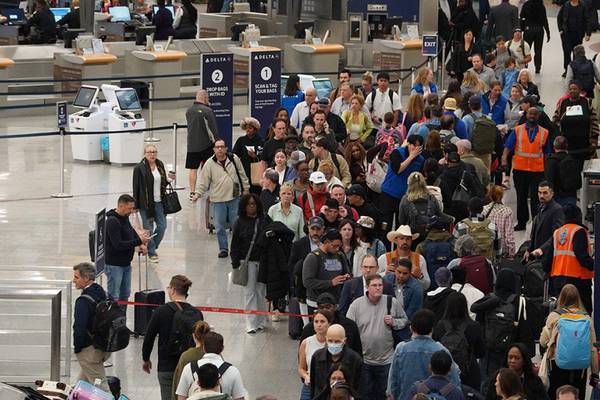 ‘It’s insane’: Illinois Valley travelers advised to expect flight delays ahead of spring break