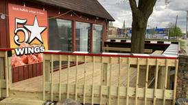 5 Star Wings adds outdoor deck