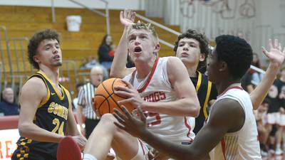 Behind Joe Hoesktra’s 19-point, 24-rebound double-double, Streator holds off Reed-Custer