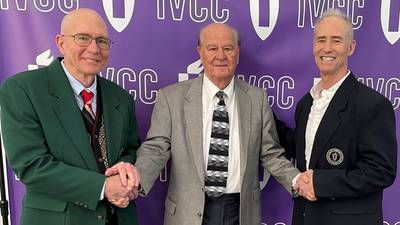 DePue native donates $25,000 for IVCC scholarship 