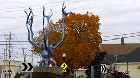 All about that new roundabout art in Woodstock – and the artist’s response to critics