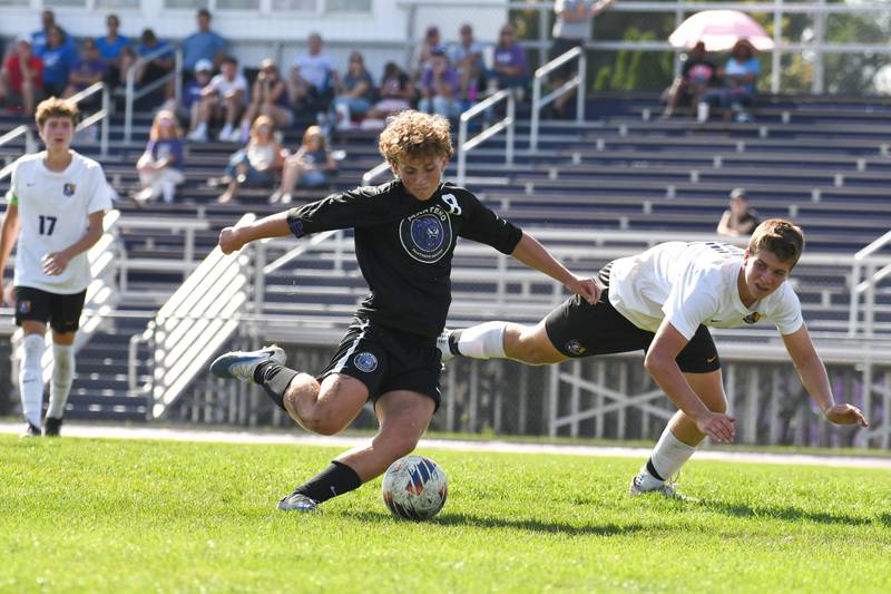 Mantenos Gio Arrigo takes possesion of the ball during the Panthers 1-2 loss in the Manteno Rivals Cup championship on Saturday, September 27, 2025.