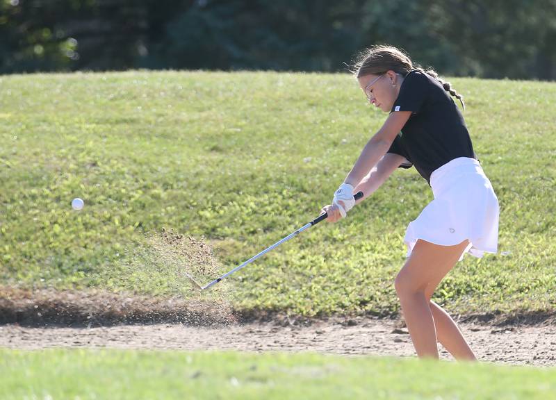 L-P's Delani Duggan gets out of the bunker during a golf meet against Ottawa on Wednesday, Sept. 13, 2023 at Senicas Oak Ridge Golf Course in La Salle.