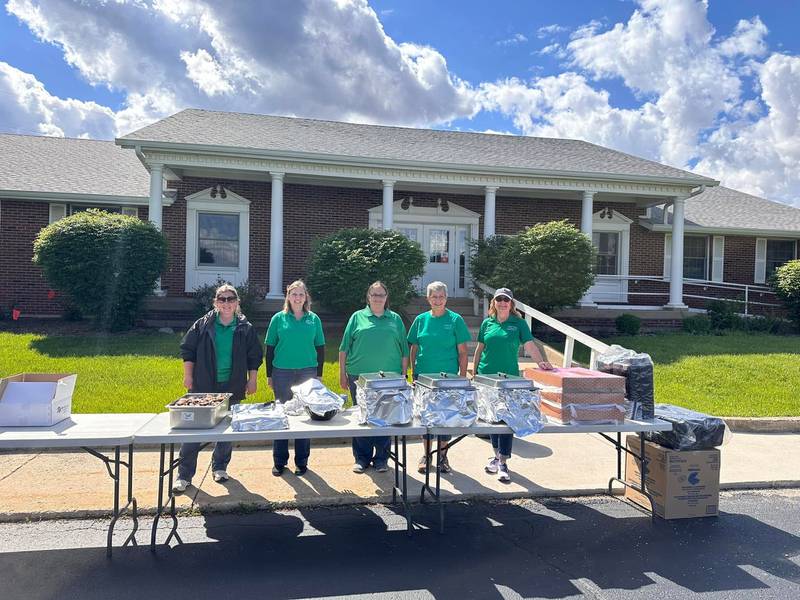La Salle County Friends of Extension & 4-H serving Stone Jug’s BBQ at last year’s dinner fundraiser.