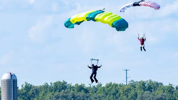 Photos: 174 skydivers break 10-year-old vertical formation world record in Ottawa