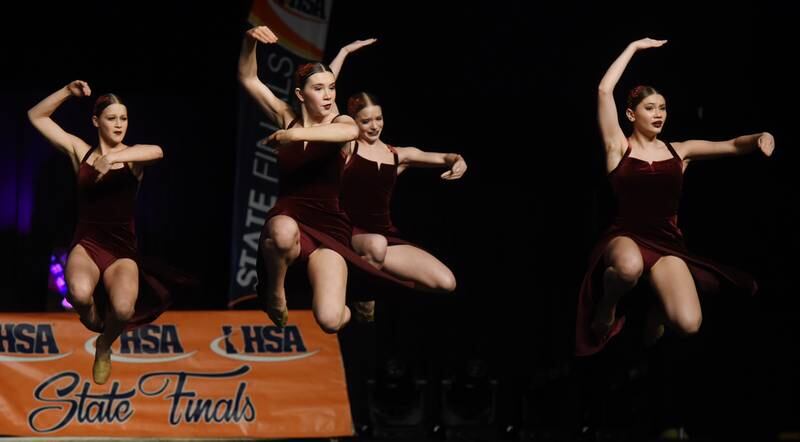 Joe Lewnard/jlewnard@dailyherald.com
Minooka performs during the Class 3A Competitive Dance finals at Grossinger Motors Arena in Bloomington Saturday.