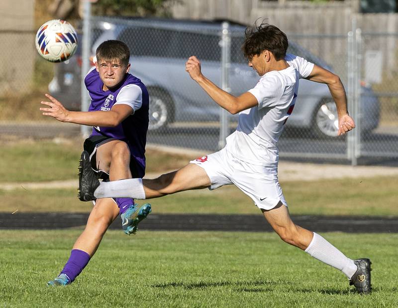 Dixon’s Cameron Foulker boots the ball against Oregon’s Ivan Hernandez Monday, Sept. 29, 2025.