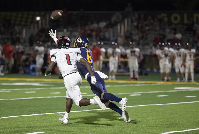 Sterling’s Jimmy Wadsworth dives but comes up short on catch against Metamora’s Jaiduan Cranford Friday, Aug. 30, 2024 at Sterling High School.