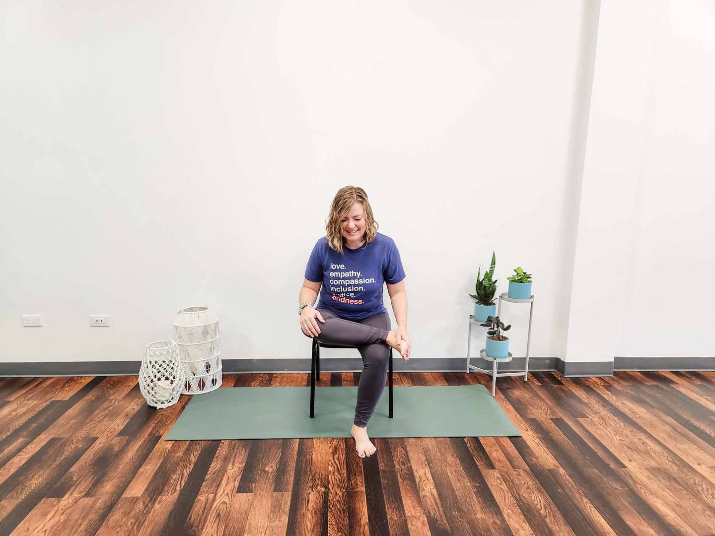 Seated Figure 4: Sitting on a chair, bring your right ankle to your left
thigh. Deepen the stretch by leaning forward. Repeat on the other side.