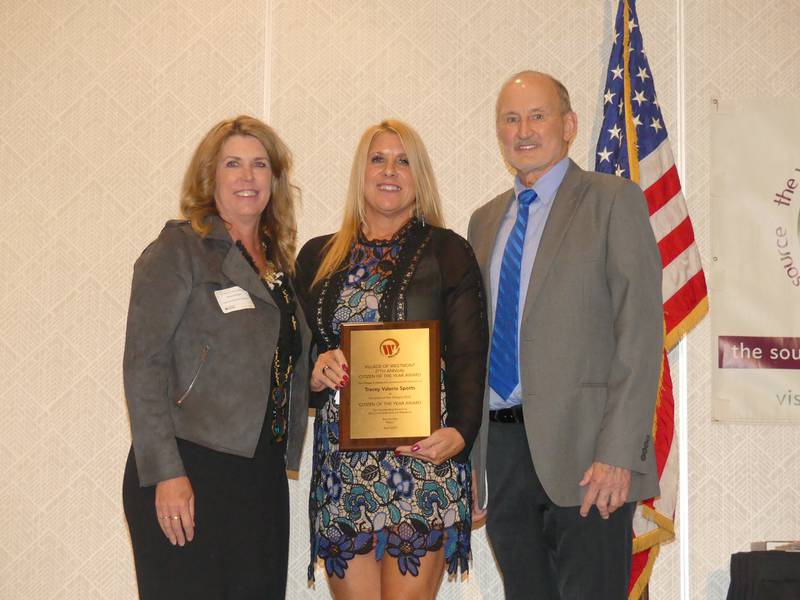 Pictured from left to right, Westmont Chamber President Becky Rheintgen, 2022
Westmont Citizen-of-the-Year Award recipient Tracey Valerio Spotts, Mayor Ron Gunter. From 2023 dinner
