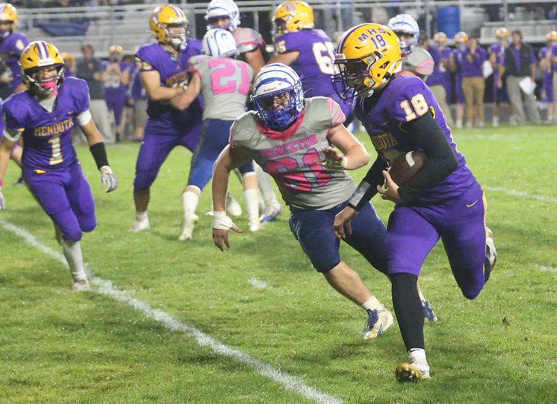 Mendota's Quinn Eddy carries the ball against Princeton on Friday, Oct. 10, 2025 at Bryant Field in Princeton.